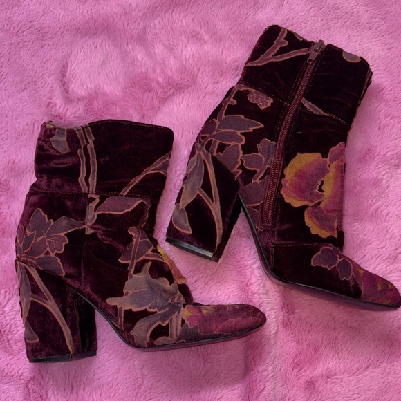 Steve Madden Shoes - Steve Madden Burgundy Velvet Multicolored Floral Heeled Boots w/ Side Zipper